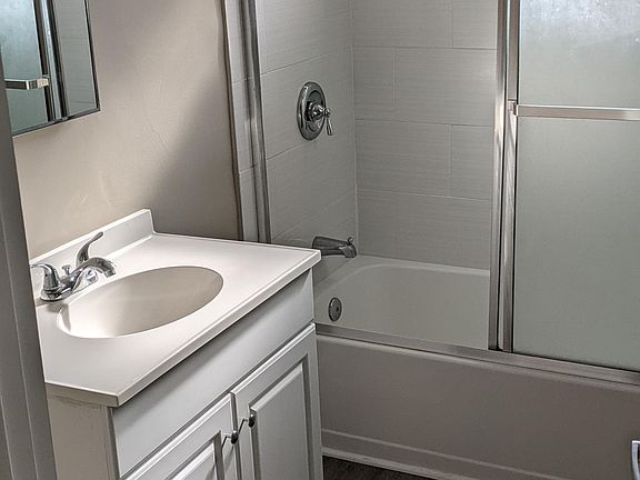 Bathroom photo #1