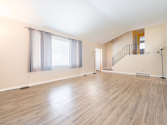 4th image of 7023 Greenbriar Dr