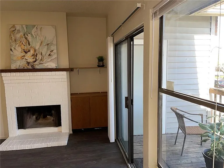 2415 W Slaughter Ln #D — Photo 25