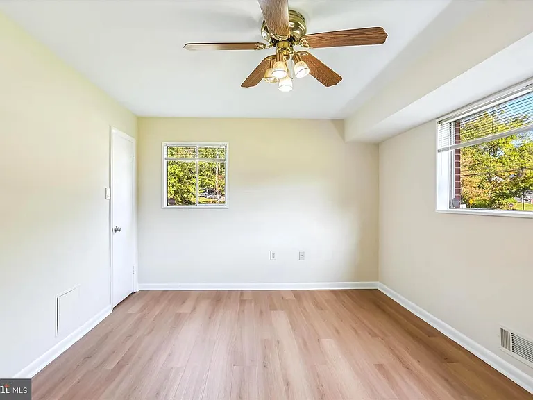 10601 Weymouth St #4 — Photo 15