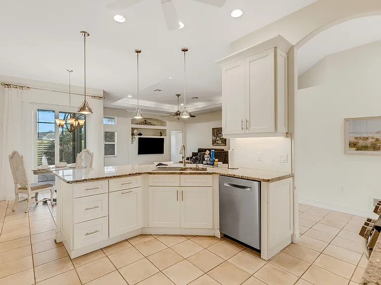 4801 Edgemont Ct — Photo 11