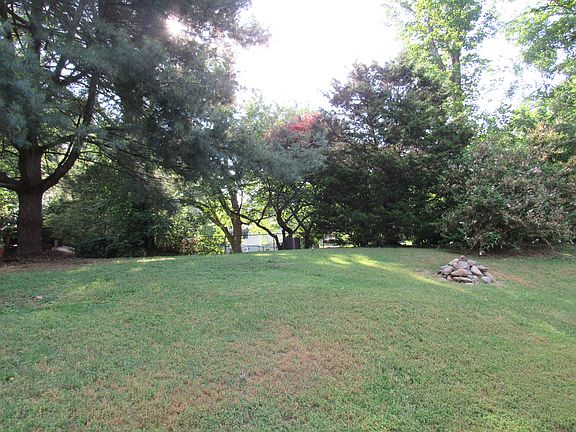 3rd image of 4512 Robindale Dr