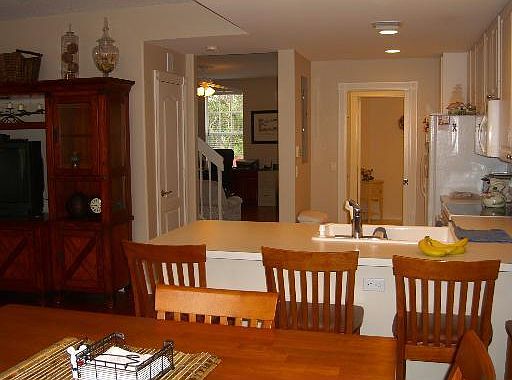 5th image of 135 Farmingdale Dr