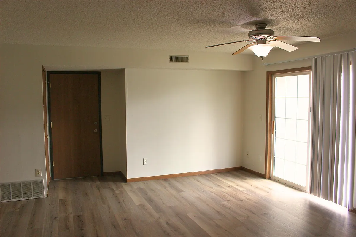Building Photo - 560 Penn Ct #4