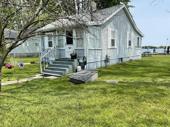 5531 Pointe Dr, East China, MI 48054