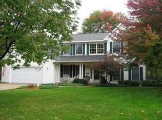 313 Oakland Dr, Essexville, MI