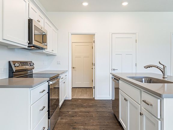 5th image of 218 Packer St