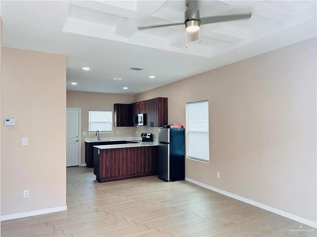 2 bed, 2.0 bath, 1050 sqft, $1,250 — Photo 2