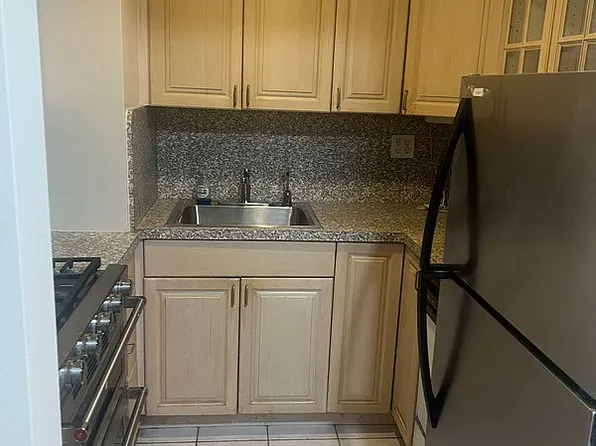 417 E 90th St APT 2J, Manhattan, NY 10128