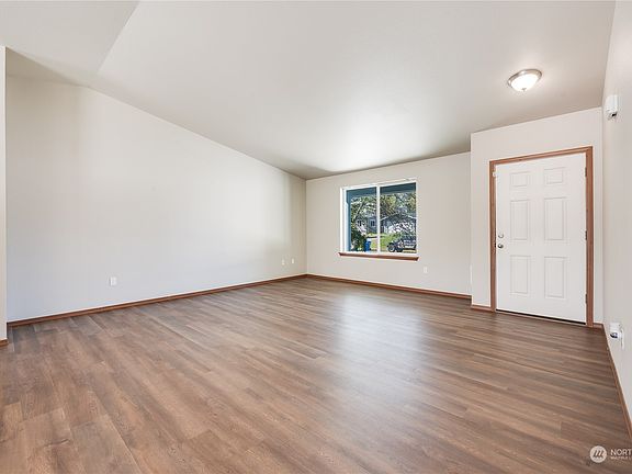 4th image of 13105 223rd Avenue E