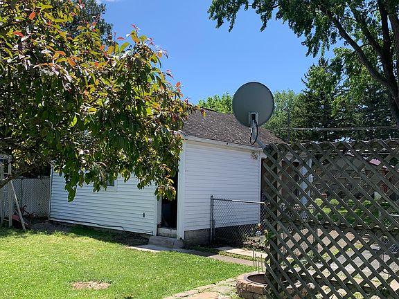 3rd image of 204 Overland St