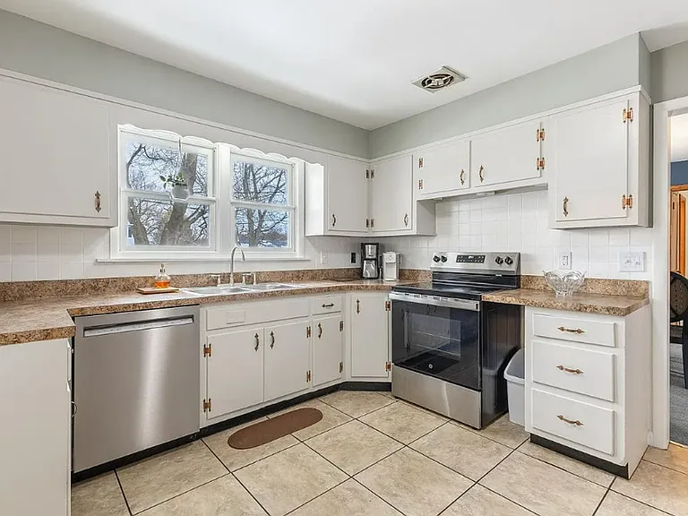 1343 Harris St — Photo 8