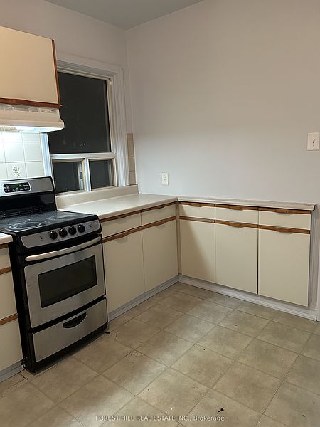 Toronto House for rent - 4 Bedrooms — photo 2