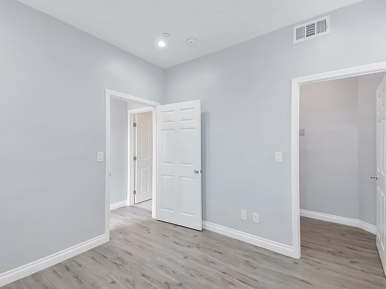 513 S Oak St — Photo 20