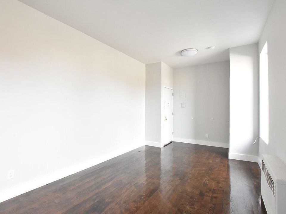 2nd image of 102 E 116th St APT 4E