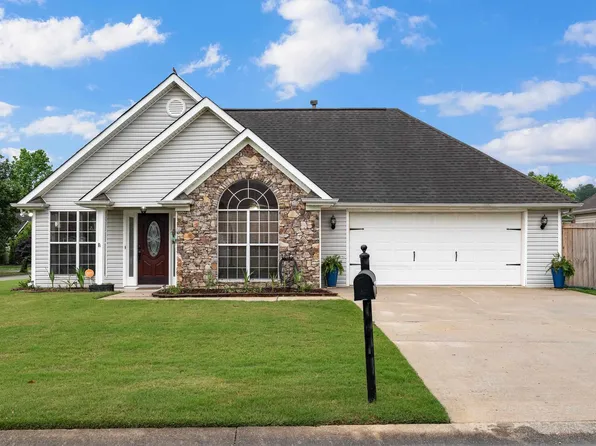 169 Camden Cove Pkwy, Calera, AL 35040