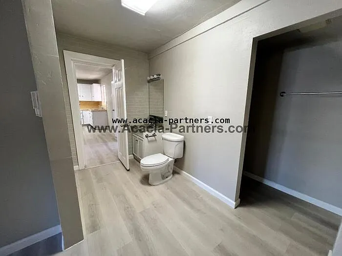 1941 W Spring St — Photo 11
