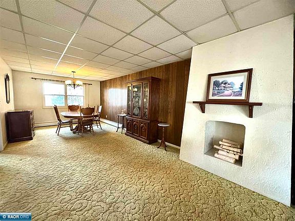 5th image of 402 N Van Buren Ave
