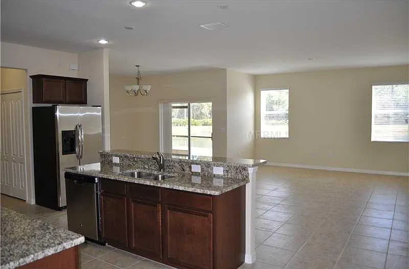 3 bed, 2319 sqft, $2,750 — Photo 2