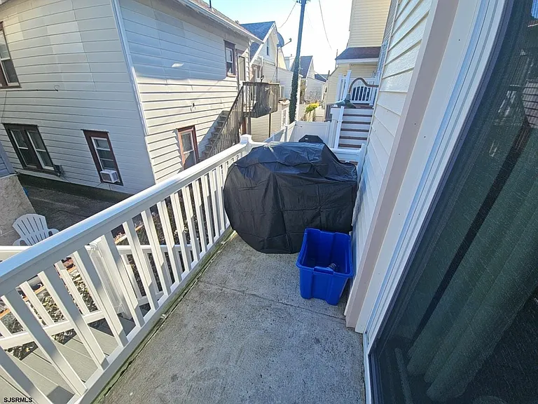 111 N Sacramento Ave — Photo 13