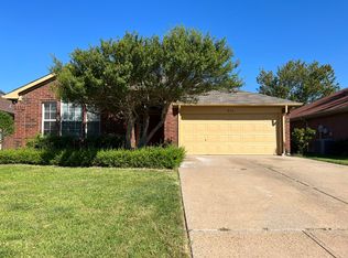 528 Woodacre Dr, Grand Prairie, TX 75052