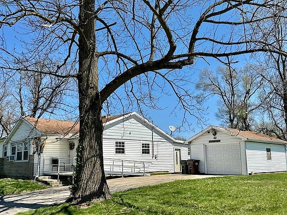 3rd image of 3660 Yellowstone Ave