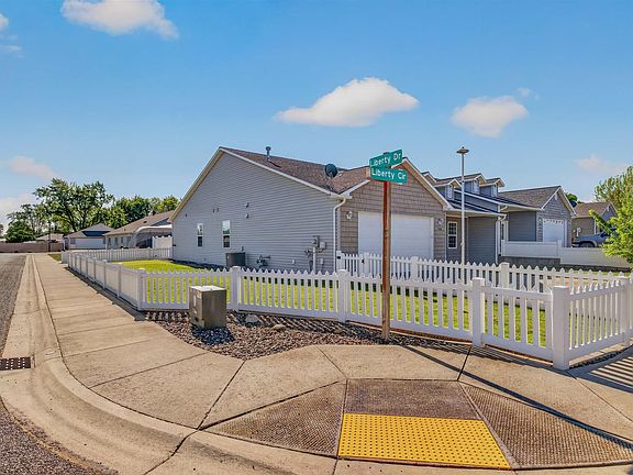 3rd image of 1101 Liberty Cir