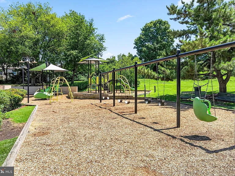 205 Yoakum Pkwy #1002 — Photo 30