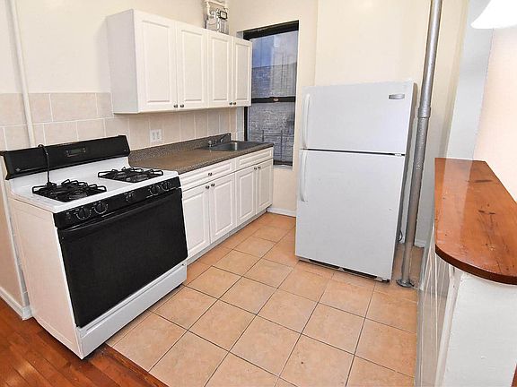 3rd image of 215 W 145th St APT 19