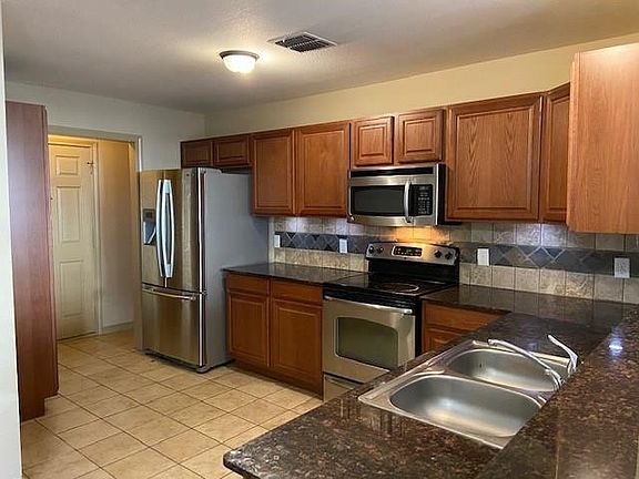 3rd image of 3920 Vista Mar Dr