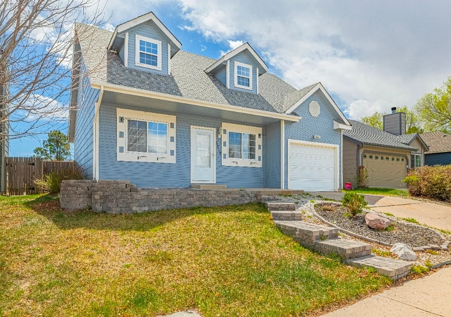 Beautiful 3 Bed 2 Bath Home In 80923!! — Photo 2