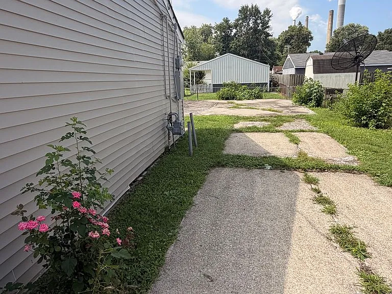 7306 Nathan Hale Way — Photo 3