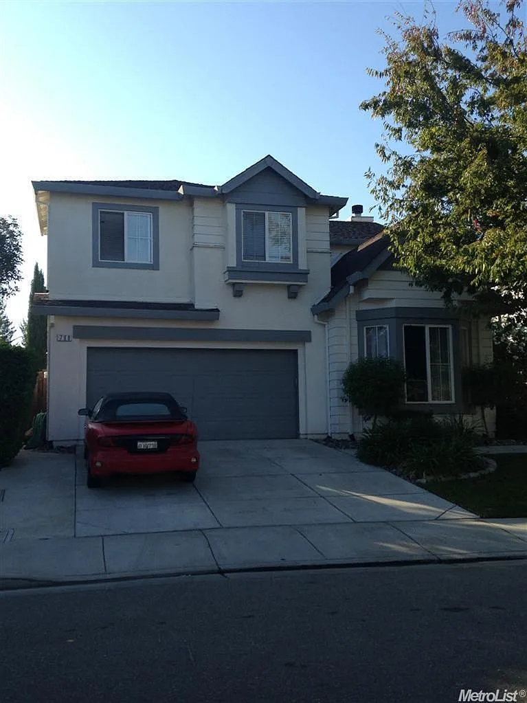 798 Harold Smith Dr photo 1