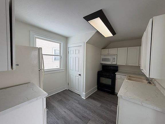 4th image of 111 Eckman Ave
