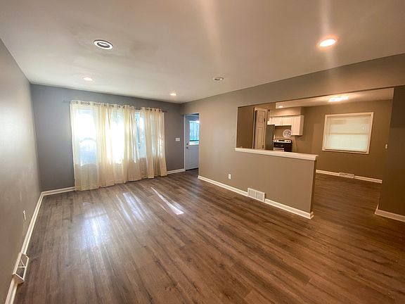4th image of 5653-5653A N 94th St #5653