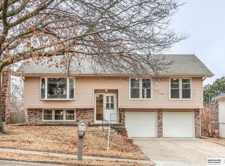 14211 Pine St, Omaha, NE 68144