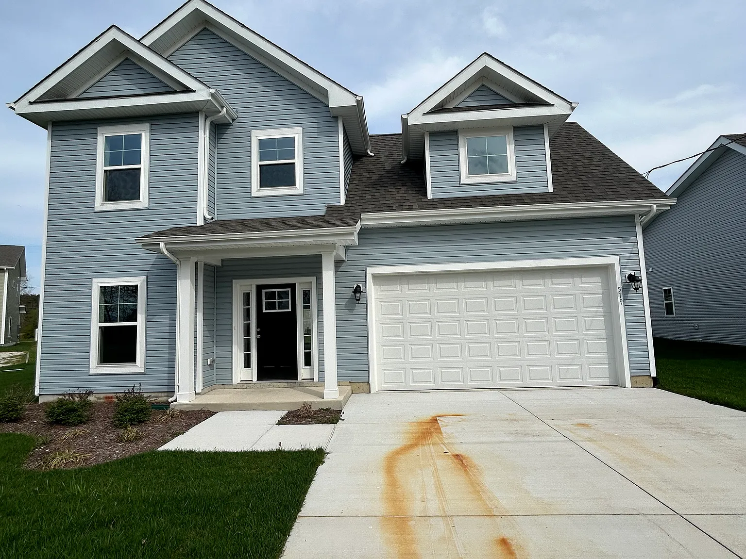 4 bed, 1936 sqft, $2,950 — Photo 2