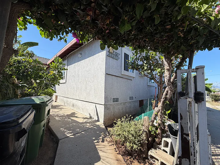 5411 Alhambra Ave #5411 — Photo 3