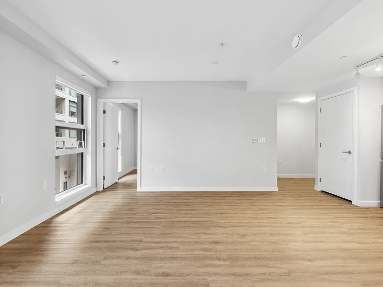 3435 Sawmill Cres — Photo 47