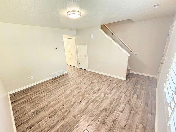 4th image of 404 W 1925 N