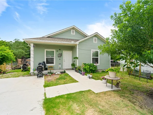 105 E Elm St, Taft, TX 78390