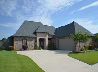 2203 Pointe South Dr, Zachary, LA 70791