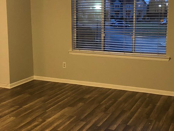 4th image of 106 Yellowwood Ct #106