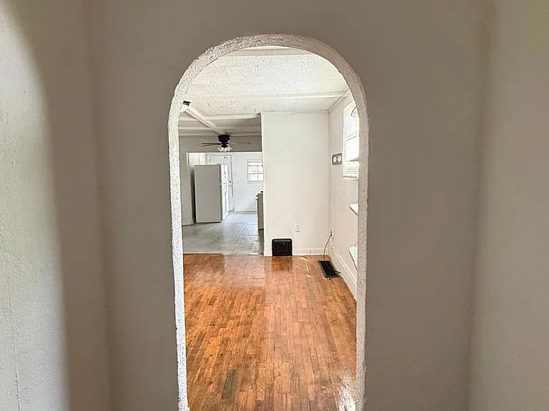 1610 SW Clay St — Photo 2