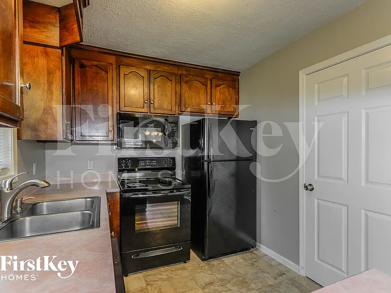 835 S Millon St — Photo 7
