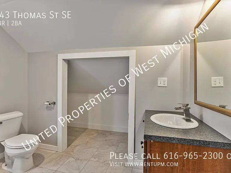 743 Thomas St SE — Photo 16