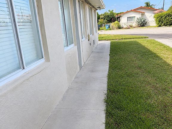 3rd image of 6861 SW 22nd St