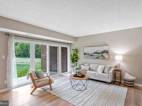 11804 Breton Ct APT 1A, Reston, VA 20191