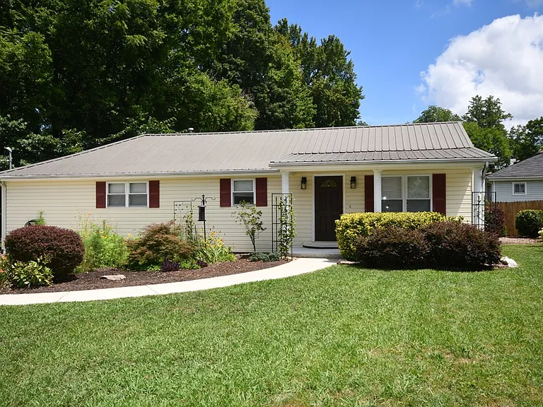 8513 Igou Gap Rd — Photo 1