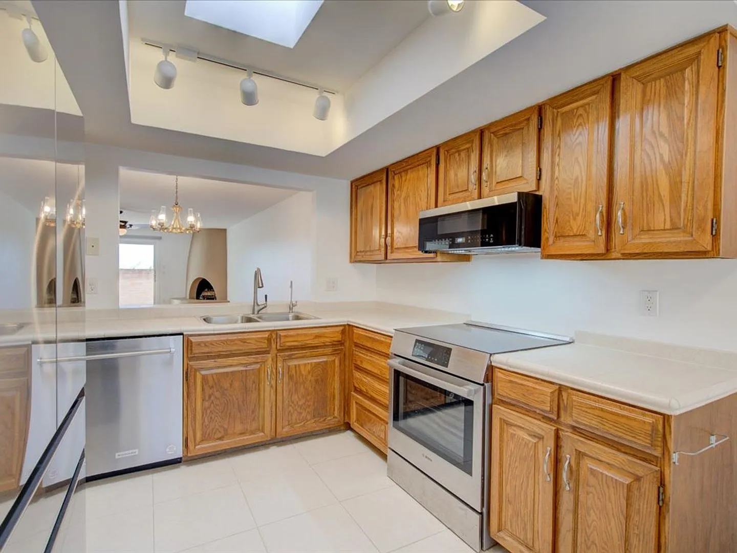 2 Bedroom 2 Bathroom — Photo 1